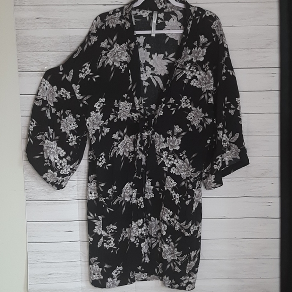 Spiritual Gangster tie Front Robe/duster - Picture 2 of 7